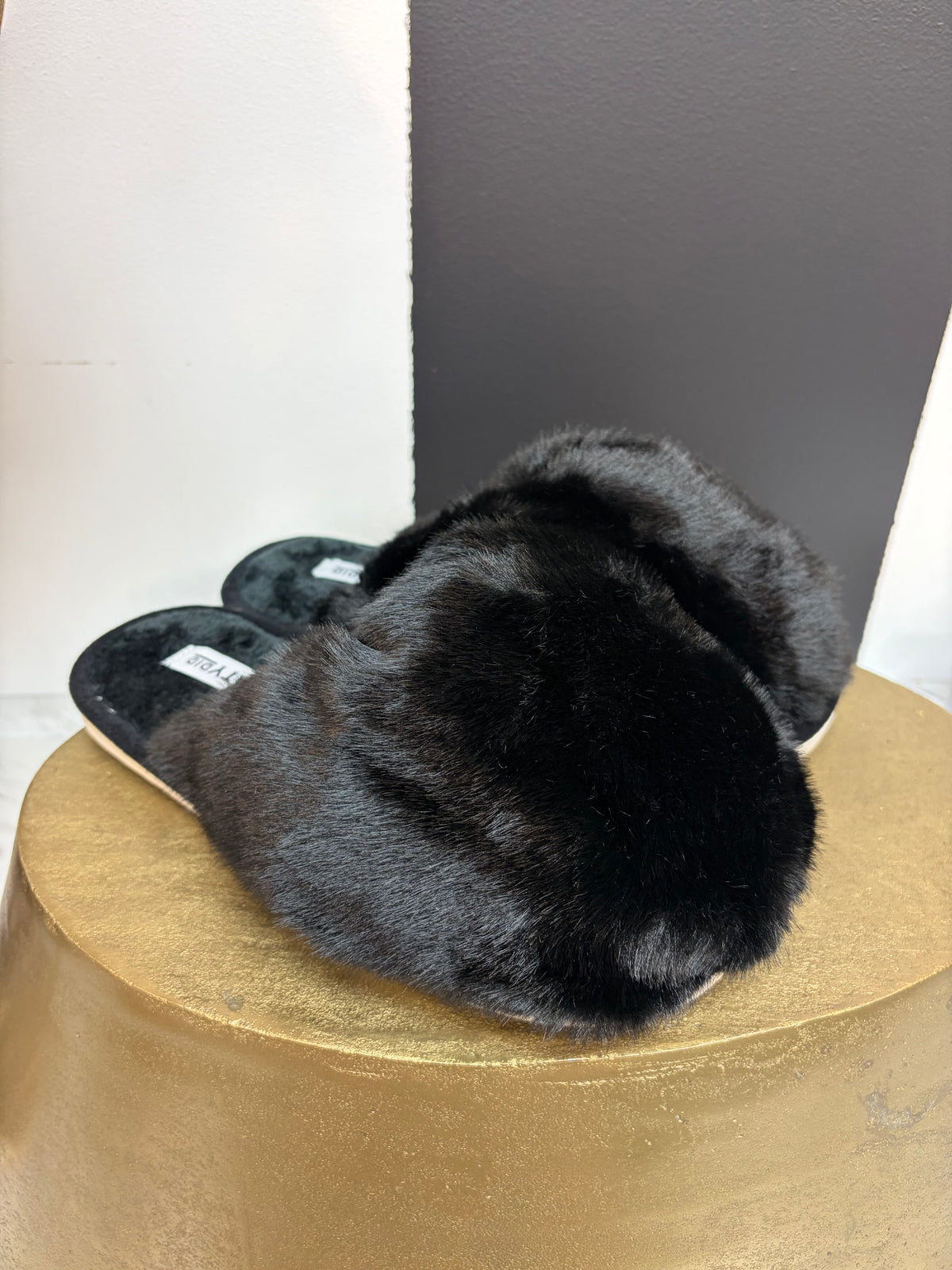 Black Faux Fur Jumbo Slipper M/L