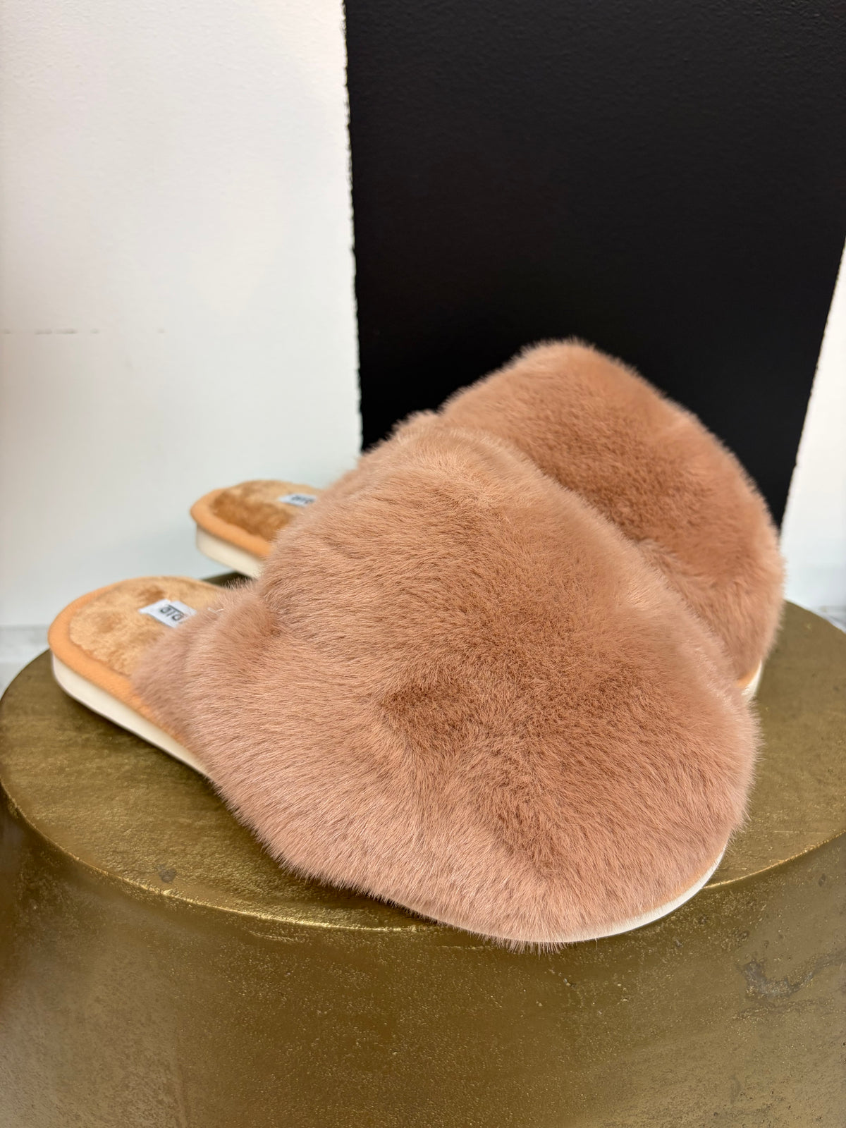 Tan Faux Fur Jumbo Slippers L/XL