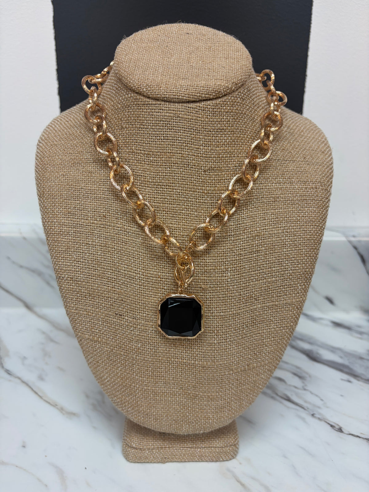 Chunky Chain Black Stone Pendant Necklace