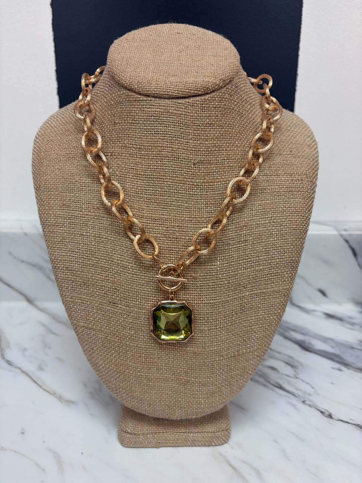 Chunky Chain Green Stone Pendant Necklace