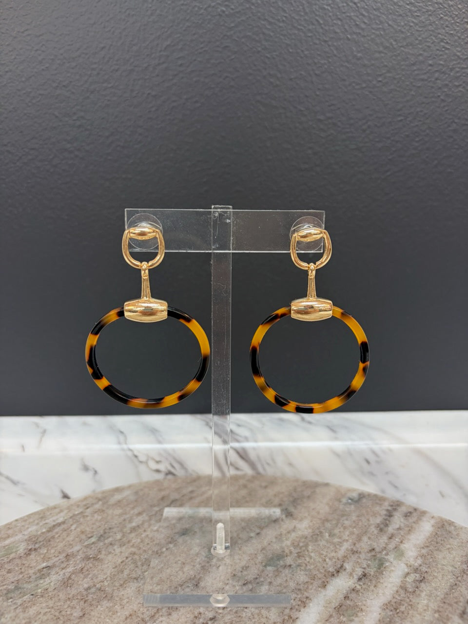 Dk Tortoise Ring / Horsebit Earring